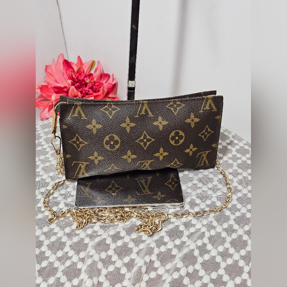 EUC LOUIS VUITTON  Pouch CONVERTED to CROSSBODY (Unbranded chain.